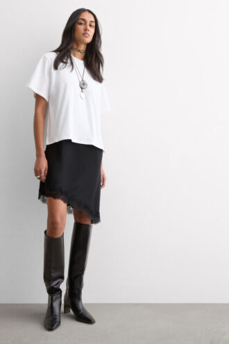 Asymetryczna halka z satyny wiskozowej z koronką