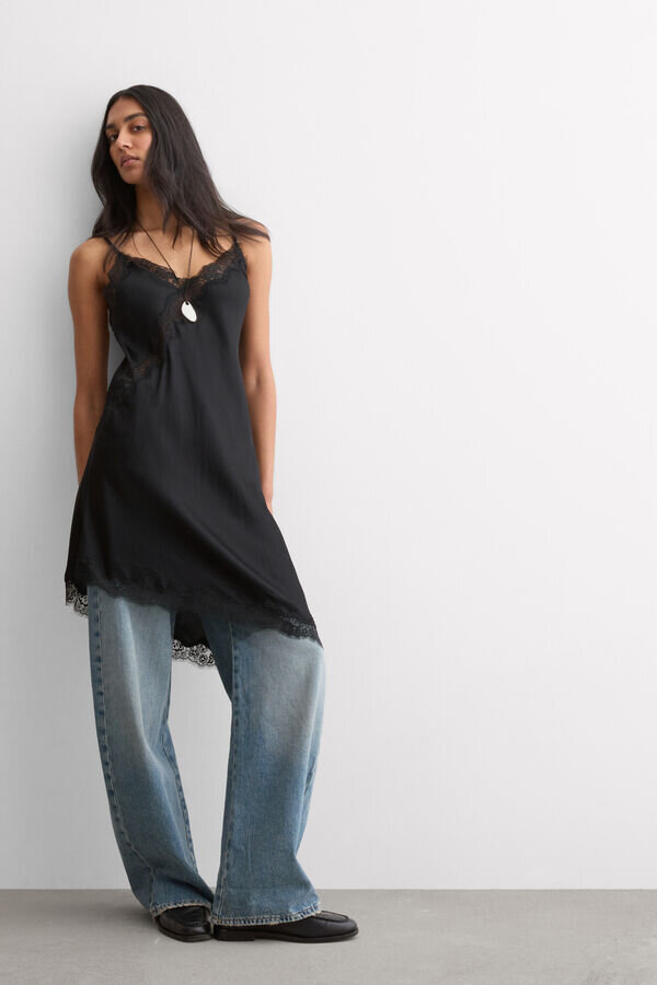 Asymetryczna halka z satyny wiskozowej z koronką Asymetryczna halka z satyny wiskozowej z koronką