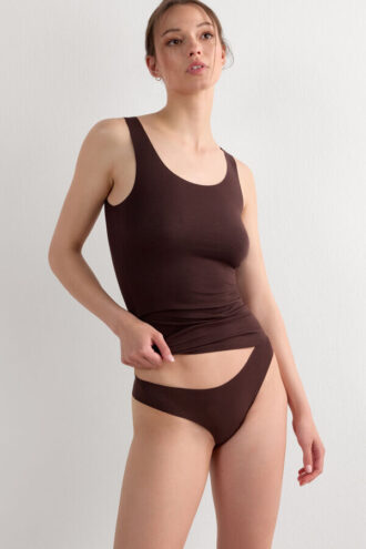 Bawełniana koszulka bez rękawów z okrągłym dekoltem i surowymi krawędziami