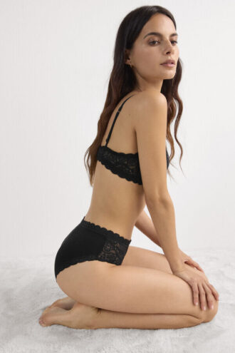 Bawełniane majtki z koronką