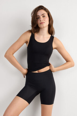 Bawełniane szorty bez szwów z surowymi krawędziami