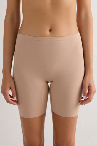 Bawełniane szorty bezszwowe z surowym wykończeniem