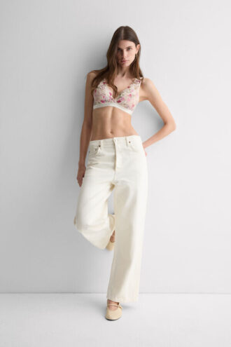 Biustonosz trójkątny Lara z nadrukiem Pretty Flowers