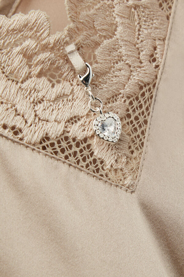 Jedwabna koszulka z kwiatami z jedwabiu i koronki Jedwabna koszulka z kwiatami z jedwabiu i koronki