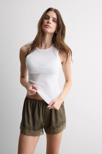 Jedwabne szorty z koronkową lamówką