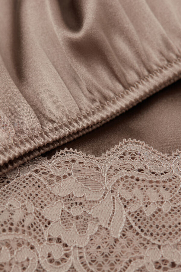 Jedwabne szorty z koronkową lamówką Jedwabne szorty z koronkową lamówką