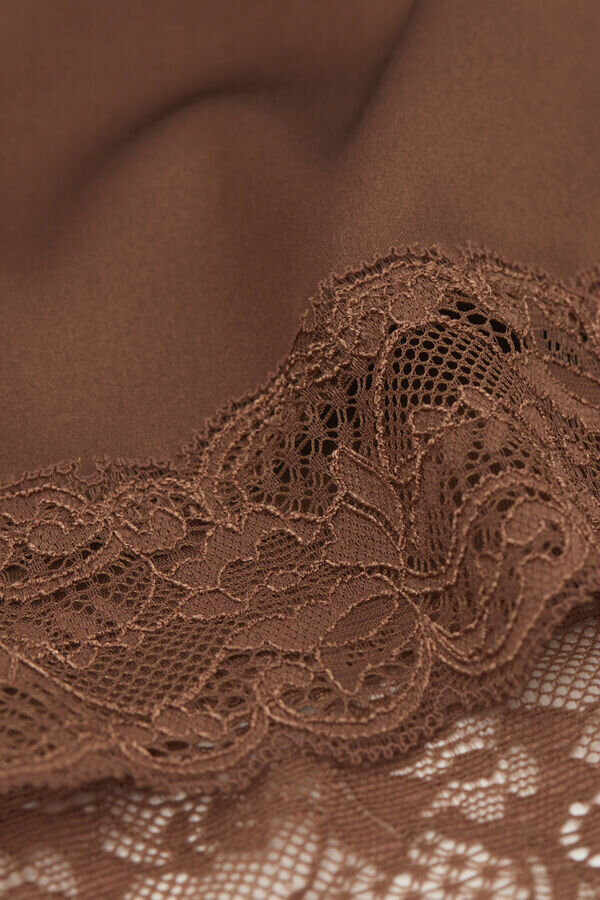 Jedwabne szorty z koronkową lamówką Jedwabne szorty z koronkową lamówką