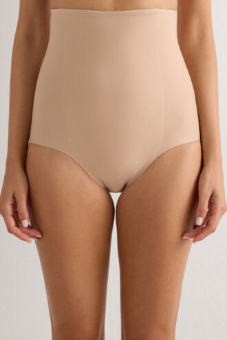 Krótkie spodenki z wysokim stanem, modelujące sylwetkę, wykonane z bezszwowej mikrofibry