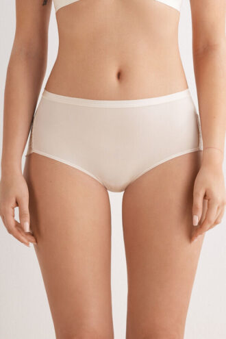 Majtki z mikrofibry i koronki z wysokim stanem