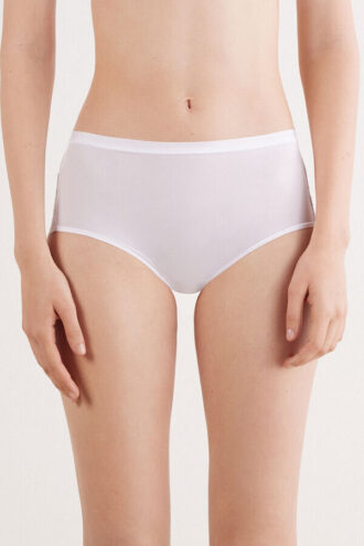 Majtki z mikrofibry i koronki z wysokim stanem