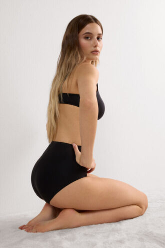 Majtki z mikrofibry z surowym wykończeniem