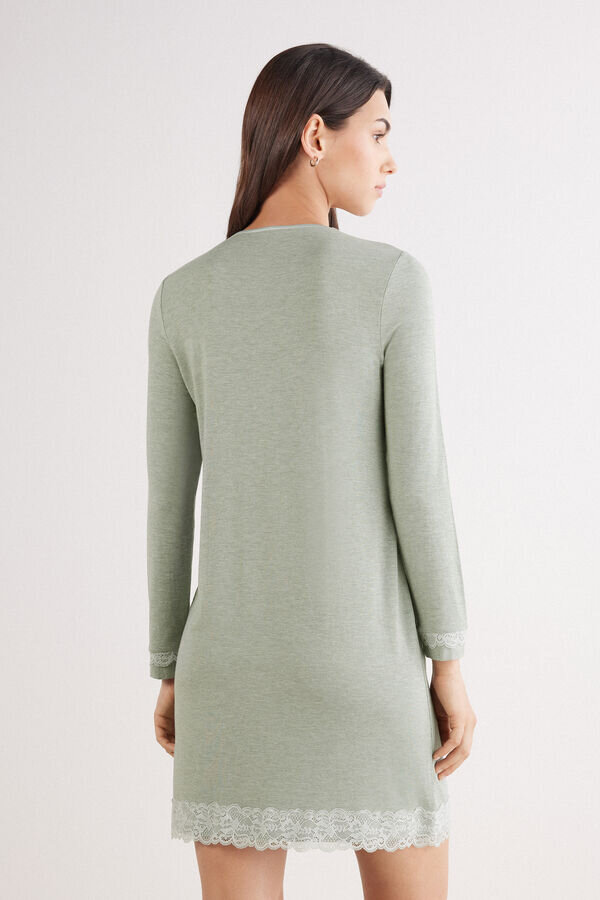 Suknia nocna z guzikami z przodu i koronkowymi detalami Suknia nocna z guzikami z przodu i koronkowymi detalami