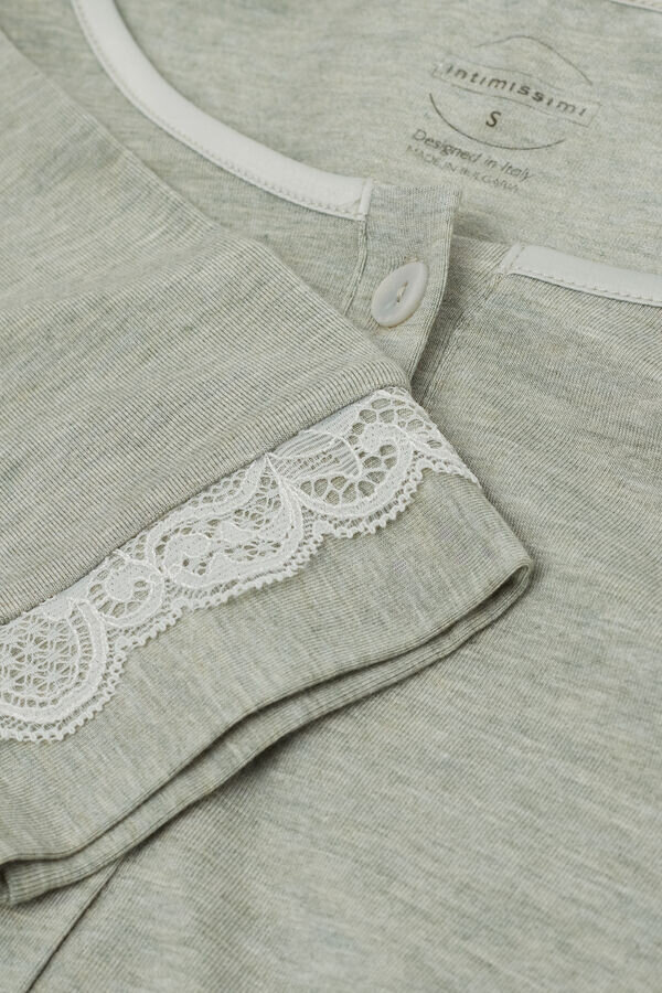 Suknia nocna z guzikami z przodu i koronkowymi detalami Suknia nocna z guzikami z przodu i koronkowymi detalami