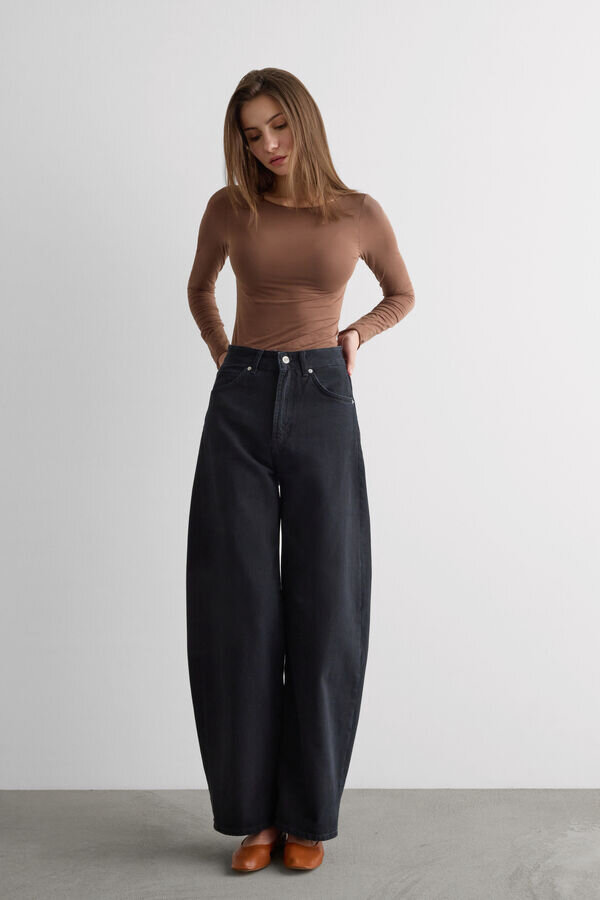 Ultralekka bawełniana koszulka z dekoltem w łódkę Ultralekka bawełniana koszulka z dekoltem w łódkę