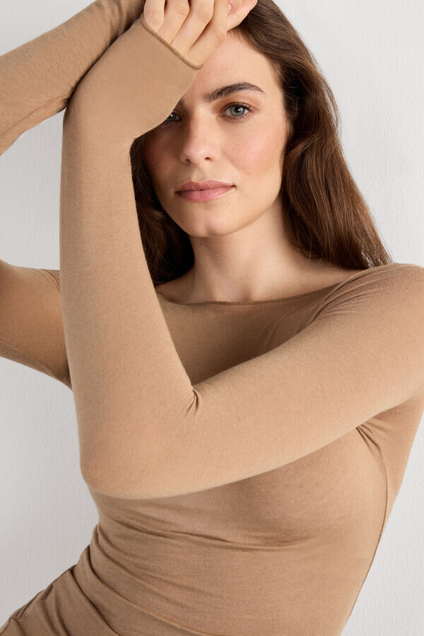 Ultralekki top z kaszmiru modalnego z dekoltem w łódkę Ultralekki top z kaszmiru modalnego z dekoltem w łódkę