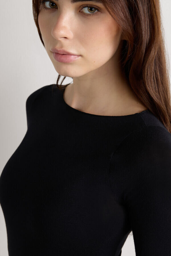 Ultralekki top z kaszmiru modalnego z dekoltem w łódkę Ultralekki top z kaszmiru modalnego z dekoltem w łódkę