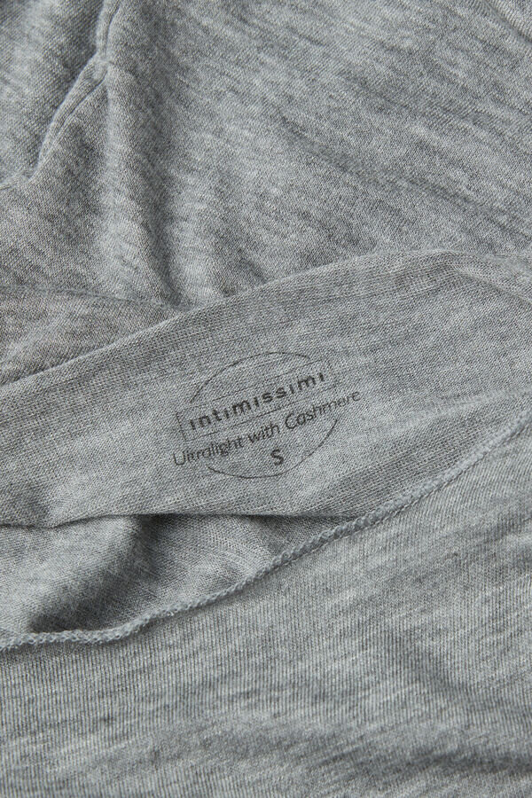 Ultralekki top z kaszmiru modalnego z dekoltem w łódkę Ultralekki top z kaszmiru modalnego z dekoltem w łódkę